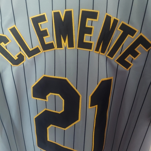 Roberto Clemente Pittsburgh Pirates Gray Pinstripe. NEW - Picture 3 of 8